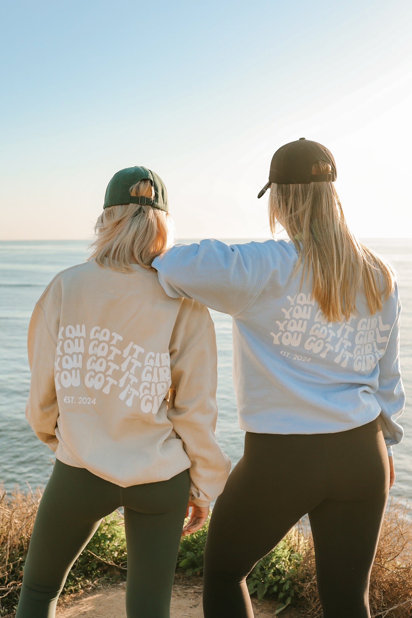 SAND - GROOVY SWEATSHIRT