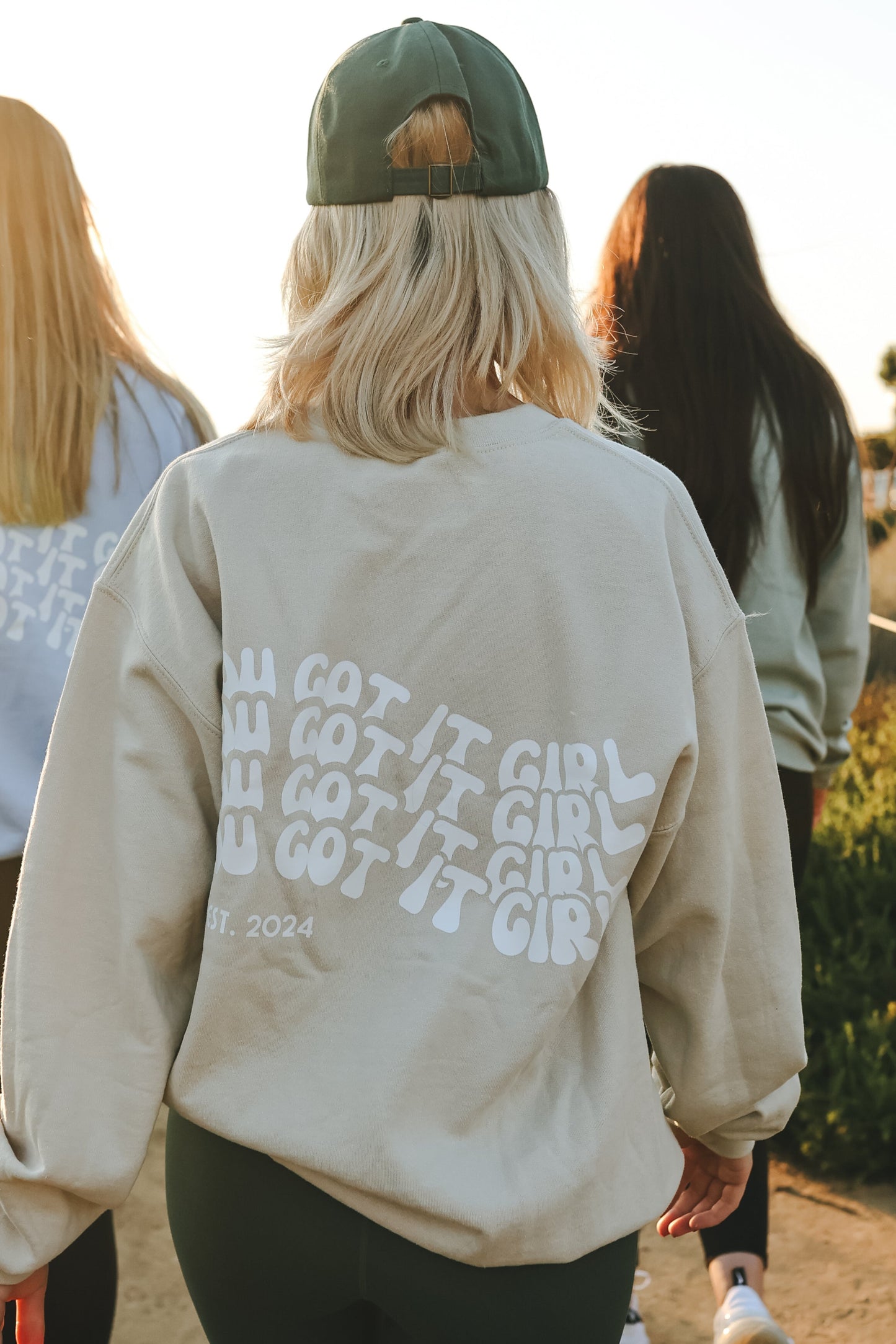 SAND - GROOVY SWEATSHIRT